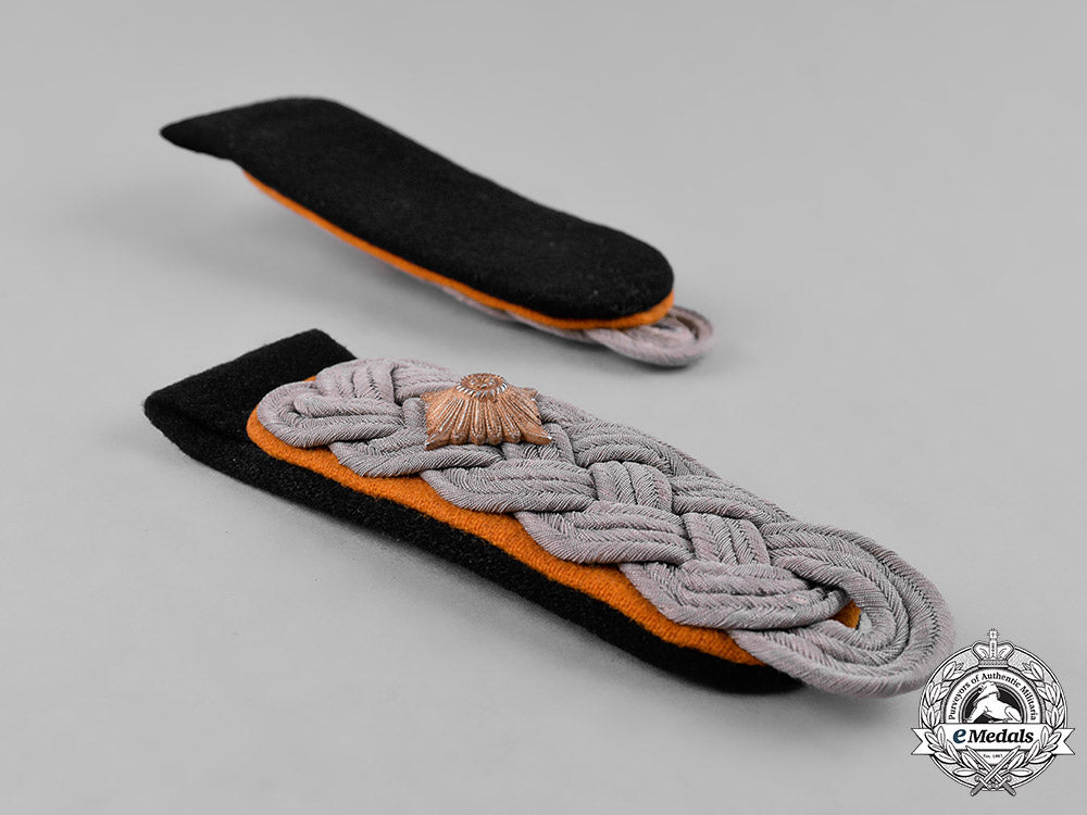 germany,_ss._a_pair_of_feldgendarmerie_obersturmführer_shoulder_boards_m182_4038