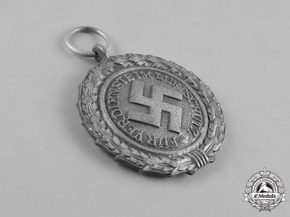 germany,_luftwaffe._an_air_raid_defence_medal,_ii_class_m182_5466