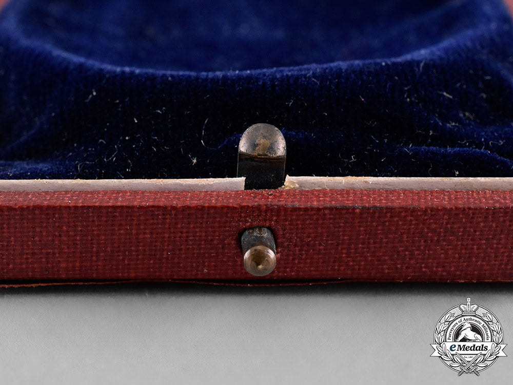 czechoslovakia,_republic._an_order_of_the_white_lion,_iv_class_officer_case,_c.1930_m182_6263