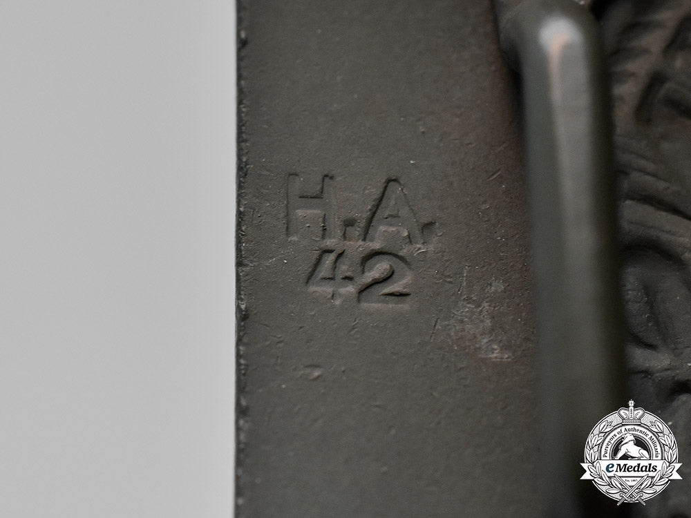 germany,_wehrmacht._a_standard_service_belt_buckle,_by_h._arld_of_nürnberg,_c.1942_m18_6219