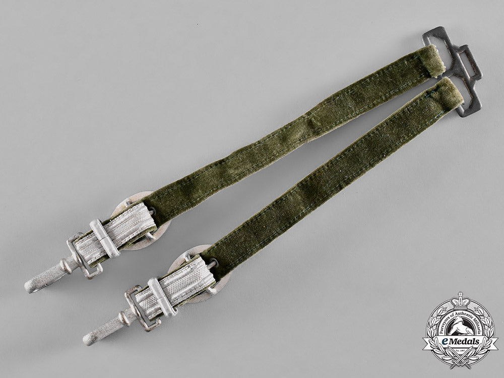 germany,_wehrmacht._a_officer’s_dagger_by_eickhorn_of_solingen_m18_7350