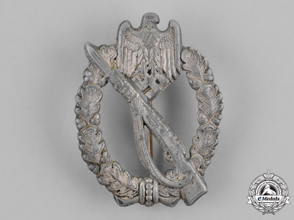 germany,_wehrmacht._an_infantry_assault_badge_m18_7982_1