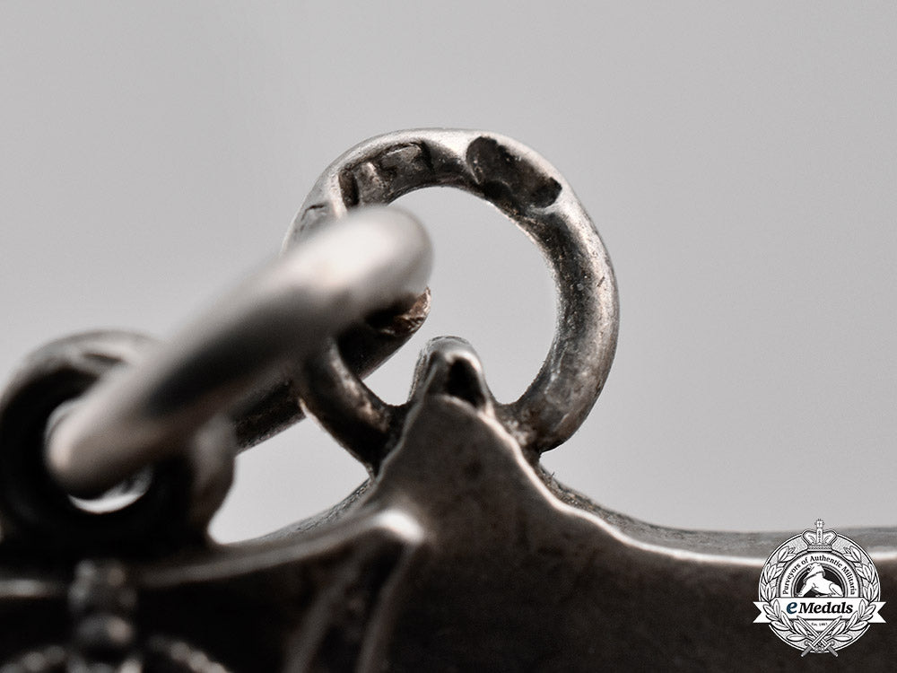 canada._a_memorial_cross_to_military_medal_recipient,_died_of_wounds_sustained_in_the_approach_to_canal_du_nord_m18_8235