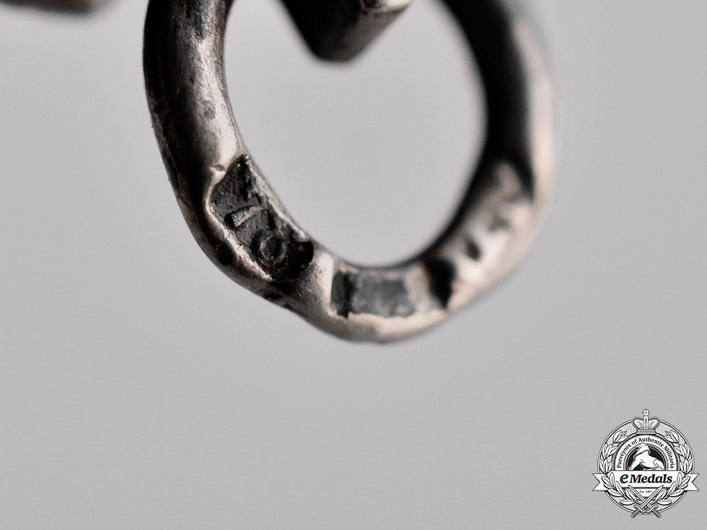 canada._a_memorial_cross_to_military_medal_recipient,_died_of_wounds_sustained_in_the_approach_to_canal_du_nord_m18_8237