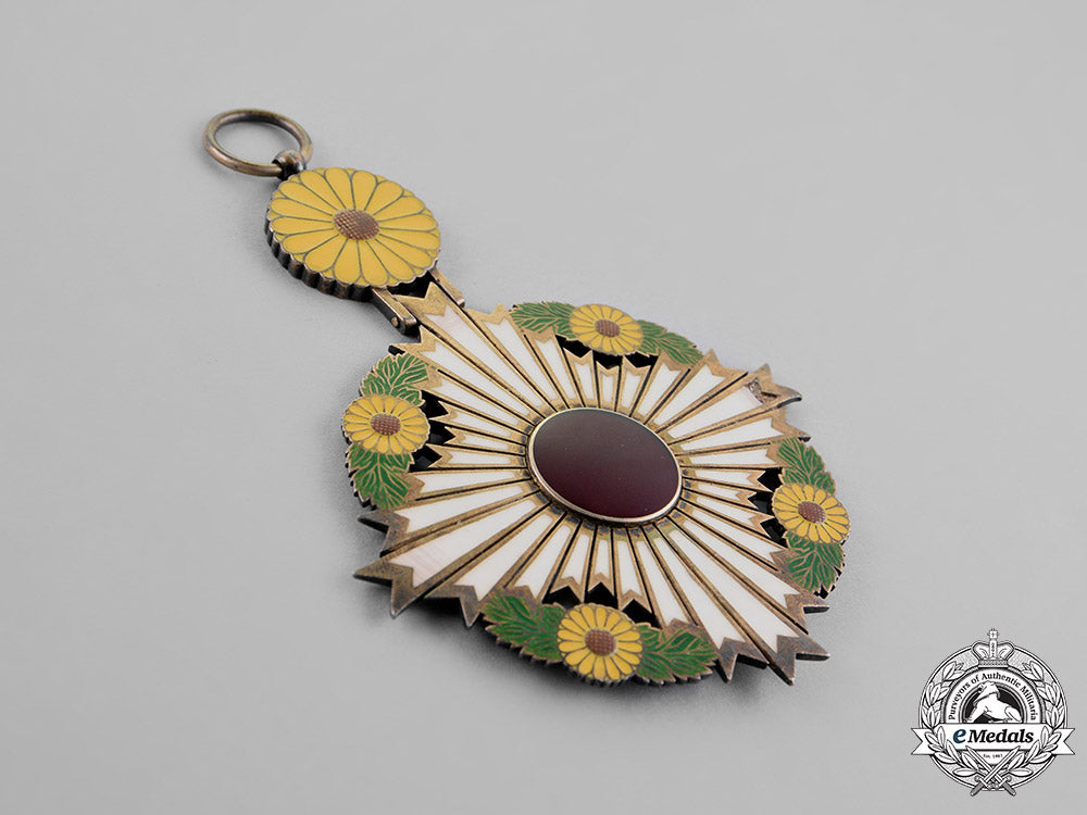 japan,_empire._a_supreme_order_of_the_chrysanthemum,_grand_cordon,_c.1900_m18_8524_1_1_1_1_1_1_1_1_1_1_1_1_1_2