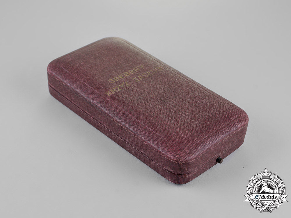 poland,_republic._a_cross_of_merit,2_nd_class,_numbered_m18_8594