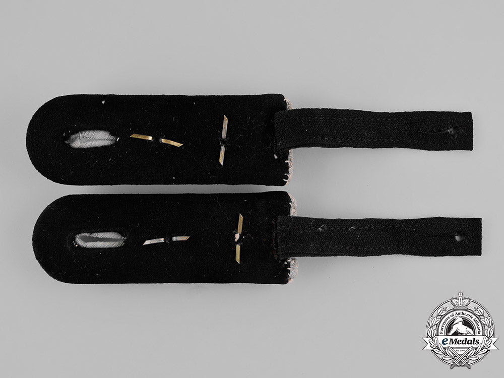 germany,_ss._a_set_of_infantry_senior_storm_leader(_hauptsturmführer)_shoulder_boards_m18_8844
