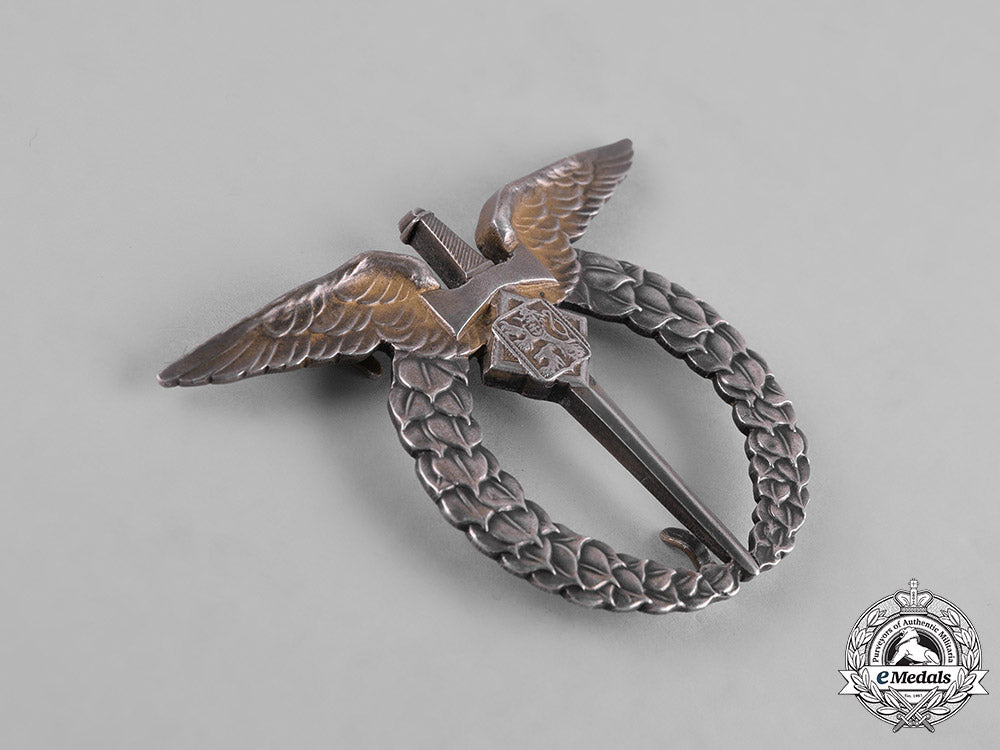 czechoslovakia,_republic._an_air_force_pilot_badge,_by_provaznik,_c.1942_m19_0503
