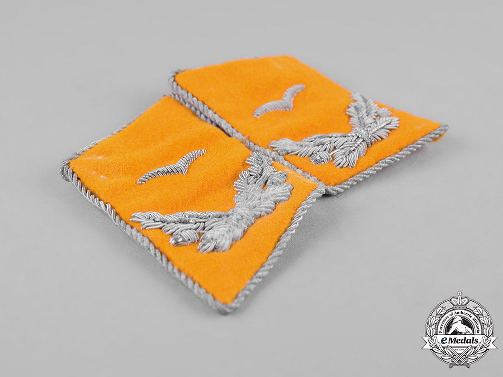 germany,_luftwaffe._a_set_of_flight_personnel_leutnant_collar_tabs_m19_10177
