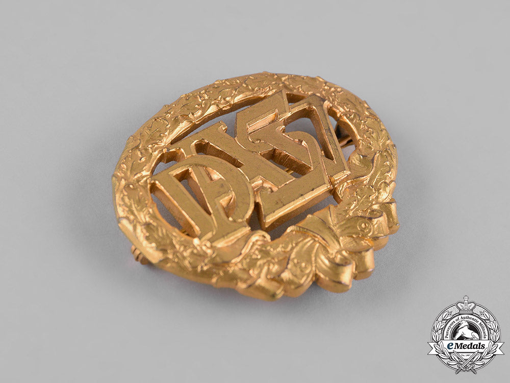 germany,_republic._a_heavy_athletic_sports_association(_dasv)_golden_sports_badge,_by_eugen_schmidhäussler_m19_10287_1