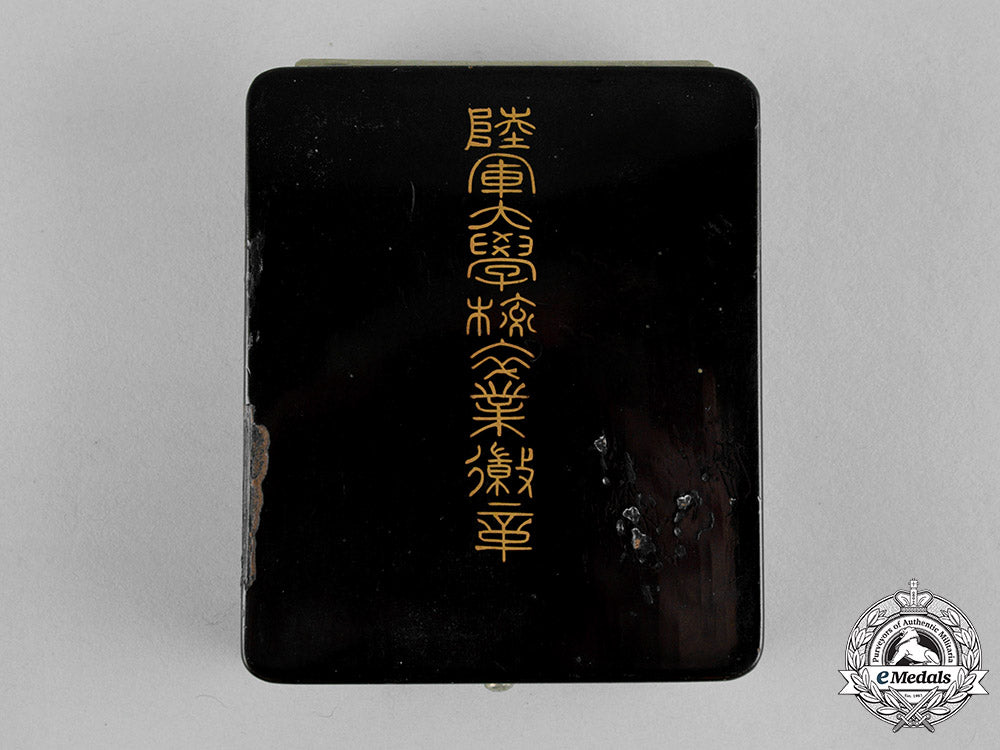japan,_empire._an_imperial_army_staff_college_graduate_badge_with_gold_m19_1149