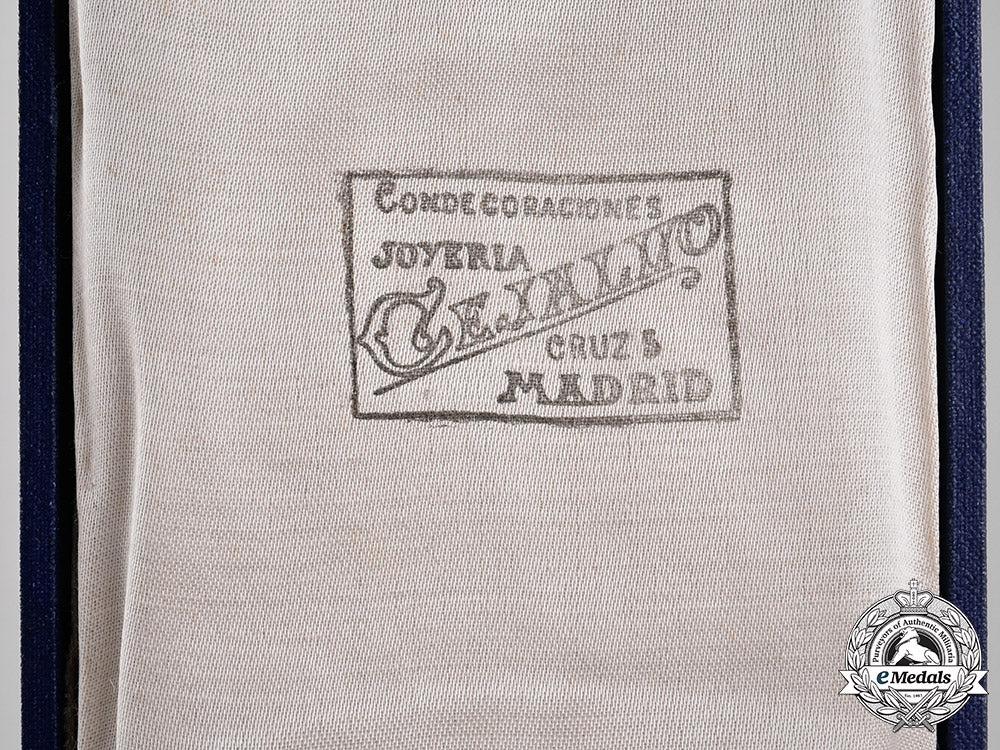 spain,_francoist_period._a_grand_cross_case,_by_cejalvo_m19_12310