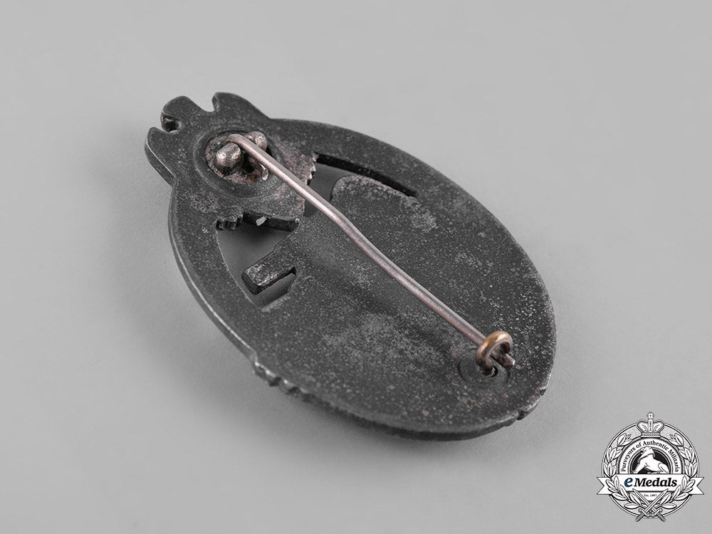germany,_wehrmacht._a_panzer_assault_badge,_silver_grade,_by_hermann_aurich_m19_12367