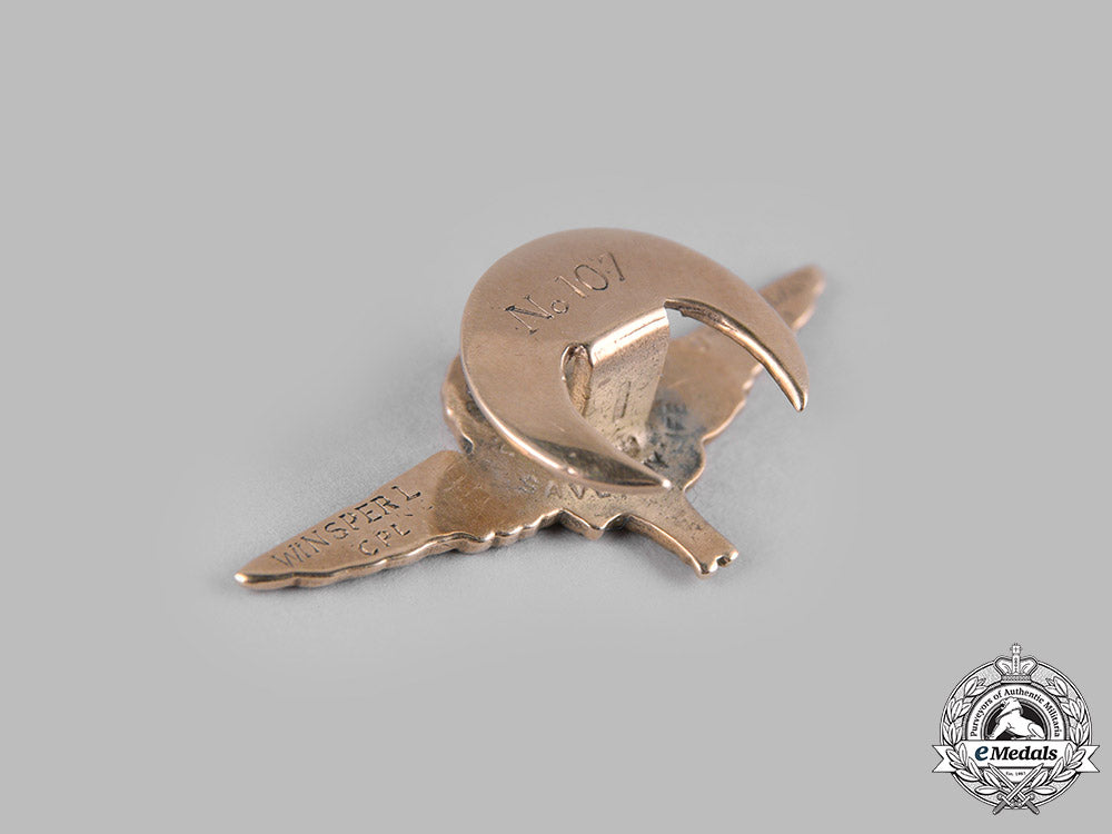 united_kingdom._a_gaunt-_made_gregory&_quilter_parachute_company_badge,_glider_pilot_regiment_m19_13337
