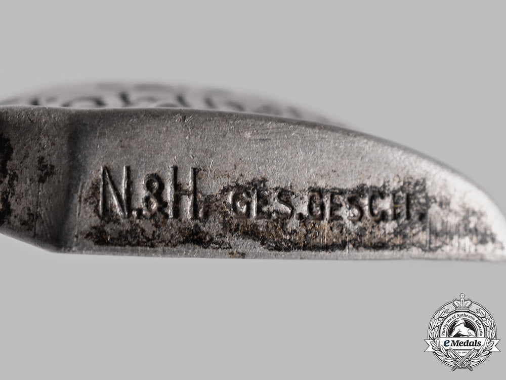 germany,_der_stahlhelm._a_group_of_stahlhelm_badges_m19_13614