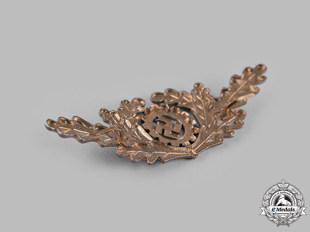 germany,_daf._a_german_labour_front(_daf)_leader’s_visor_cap_cockade_and_wreath_m19_13868