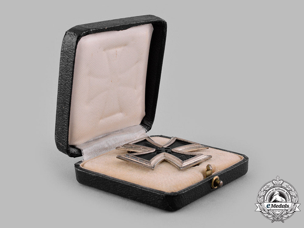 germany,_wehrmacht._a1939_iron_cross_i_class_with_case,_by_b.h._mayer,_dietrich_maerz_collection_m19_14518