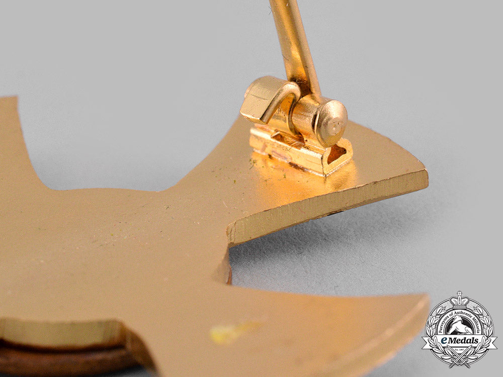 germany,_federal_republic._a_bavarian_red_cross_honour_badge_m19_15006