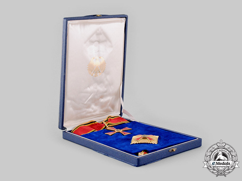 germany,_federal_republic._an_order_of_merit_of_the_federal_republic_of_germany,_knight_commander_with_case,_by_steinhauer&_lück_m19_18240