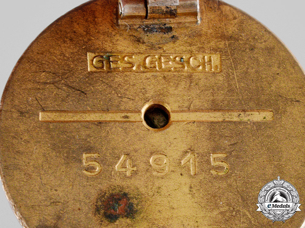 germany,_nsdap._a_golden_party_badge,_by_deschler&_sohn,_nskk(_motorsturm1)_m19_20366