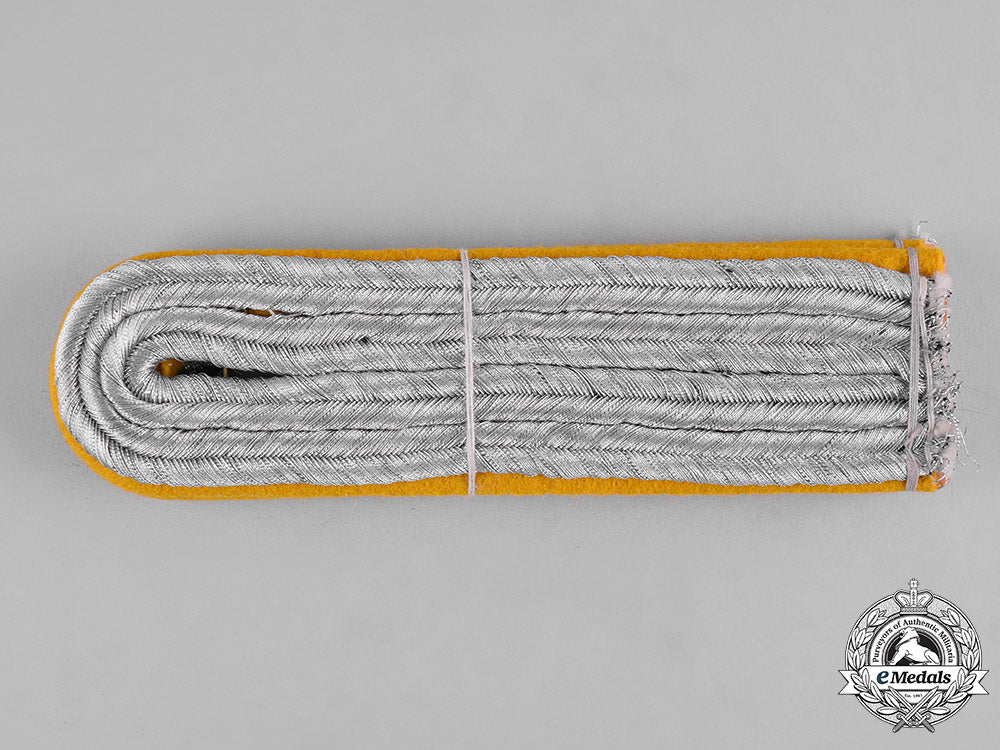 germany,_luftwaffe._a_set_of_luftwaffe_flight_personnel_leutnant_rank_insignia_m19_2060_1