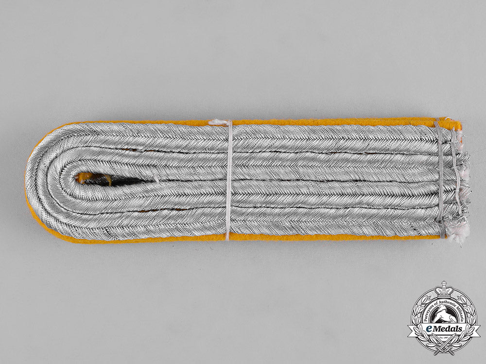 germany,_luftwaffe._a_set_of_luftwaffe_flight_personnel_leutnant_rank_insignia_m19_2061_1