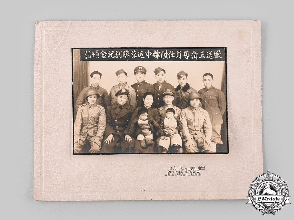china,_republic._a_pilot's_visor_cap_and_two_photos,_c.1943_m19_21441_1