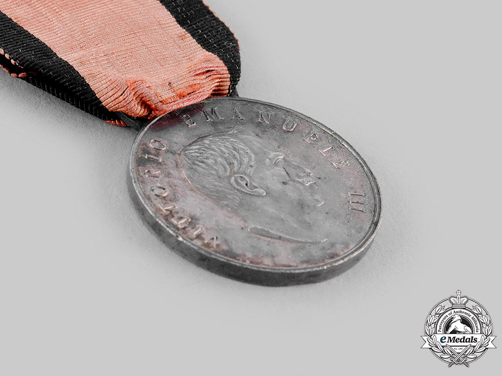 italy,_kingdom._a_merit_medal_for_the_marsica_earthquake,_silver_grade,_by_stefano_johnson,_c.1915_m19_22430_1