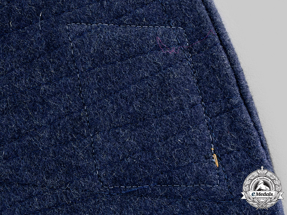 germany,_luftwaffe._a_removed_tunic_collar_with_flight_hauptmann’s_collar_tabs_m19_22953