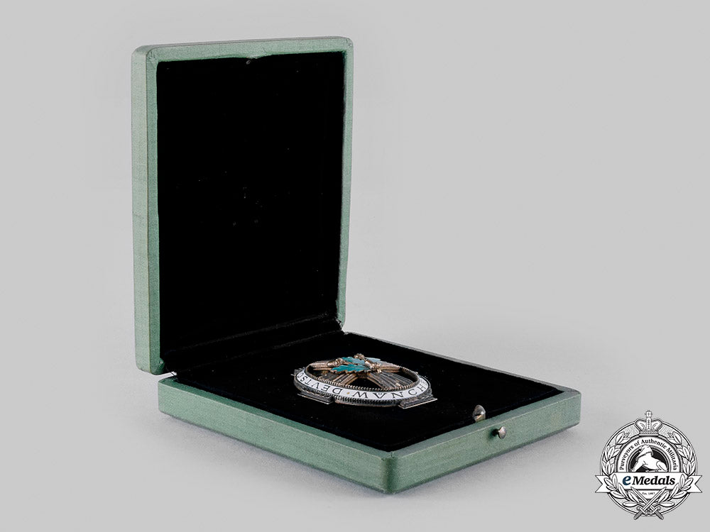 germany,_imperial._a_rare_honour_badge_of_the_germany_academy_in_münchen_with_case_m19_23842_1