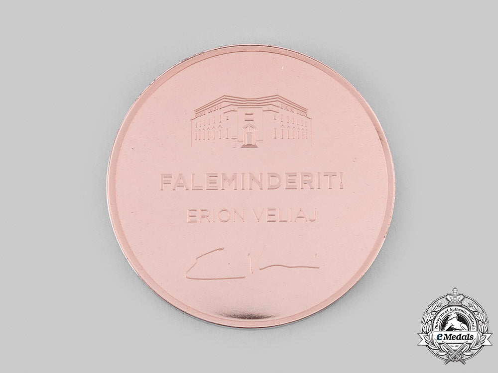 albania,_republic._a_municipality_of_tirana_civic_award_medal_with_case_c.2000_m19_24513