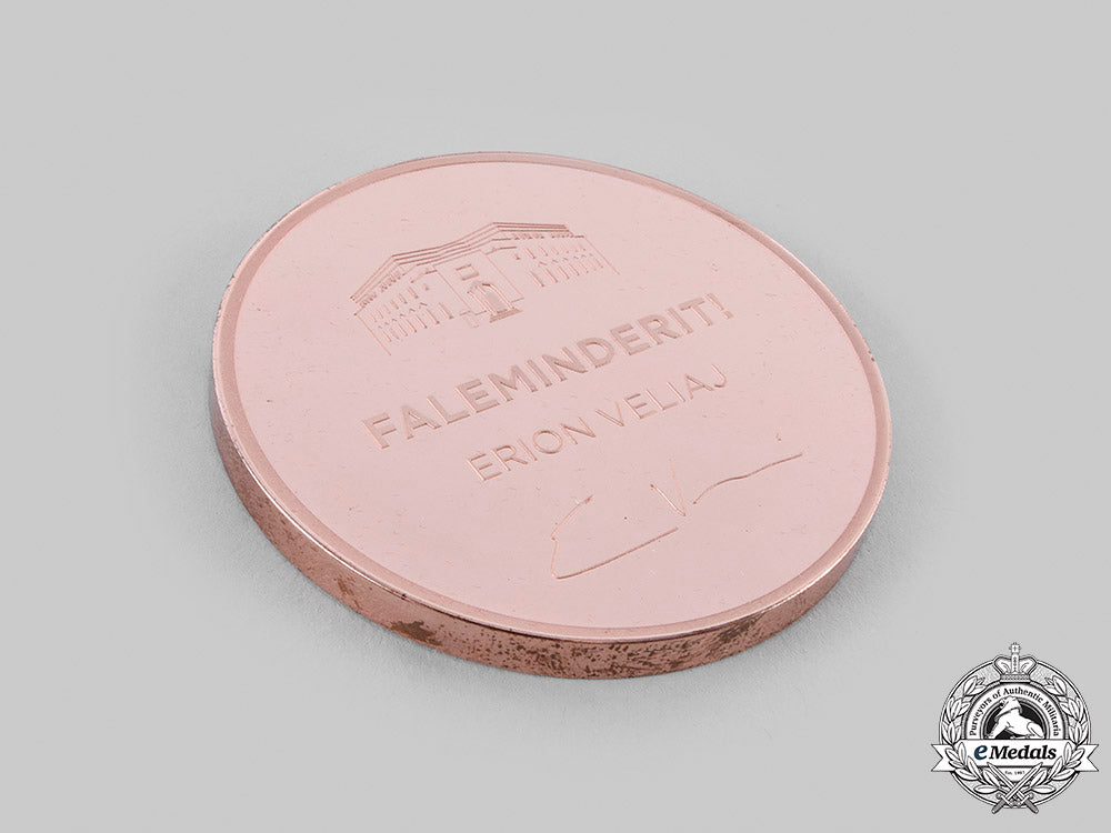 albania,_republic._a_municipality_of_tirana_civic_award_medal_with_case_c.2000_m19_24515