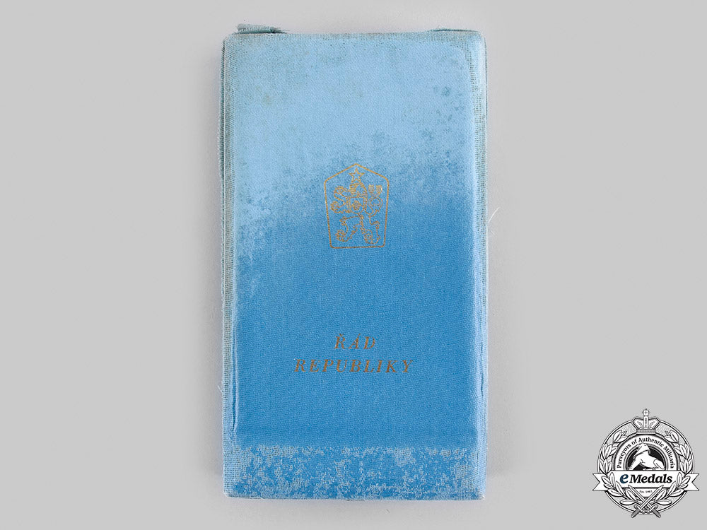 czechoslovakia,_socialist_republic._an_order_of_the_republic_with_case,_c.1955_m19_24625_1_1_1