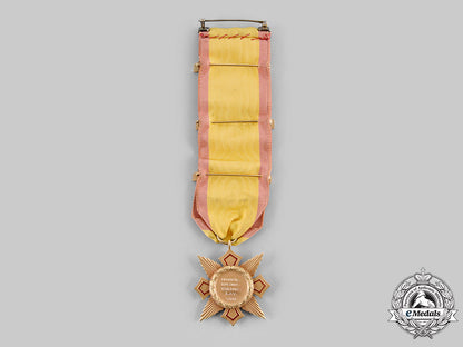 united_states._a_national_society_daughters_of_the_barons_of_runnemede_badge_in_gold,_by_j.e._caldwell&_company_m19_24665_1_1