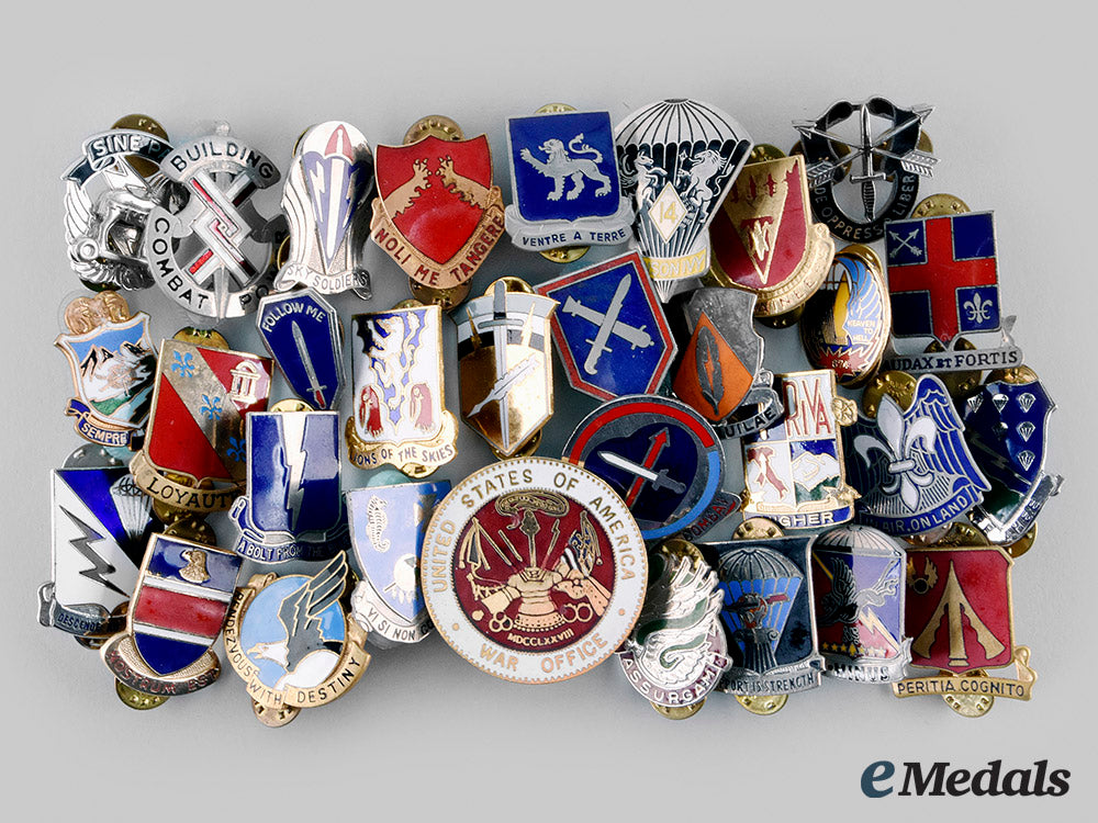 united_states._a_lot_of_thirty-_one_regimental_badges_m19_25784