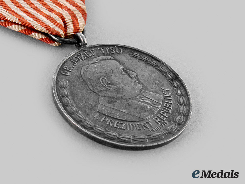 slovak,_republic._a_medal_for_bravery,_ii_class,_large,1945_m19_26260_1