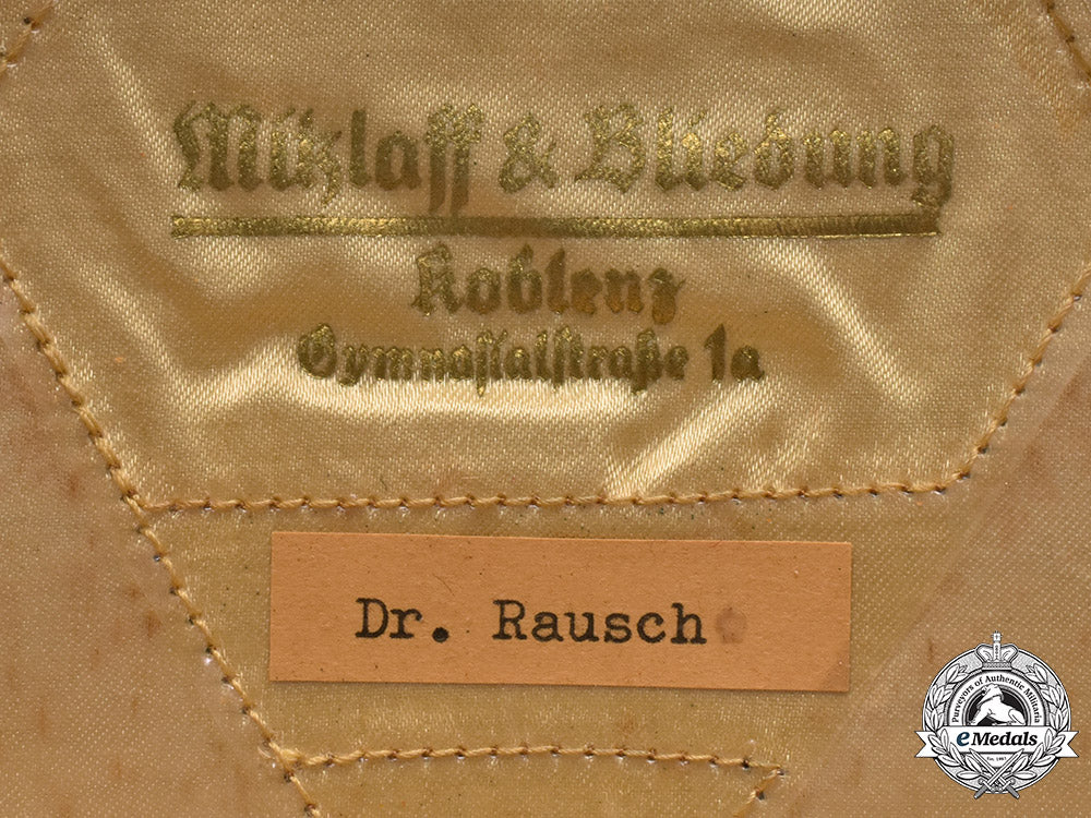 germany,_wehrmacht._a_veterinarian_officer’s_visor_cap,_by_mitzlaff&_bliedung,_named_m19_4560