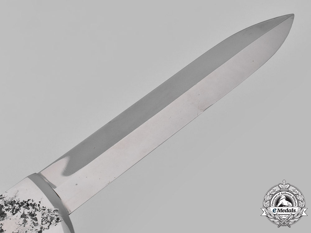 italy,_fascist_state._a_presentation_dagger_of13_th_legion_ccnn_commanding_officer,_c.1940_m19_5651_1_1