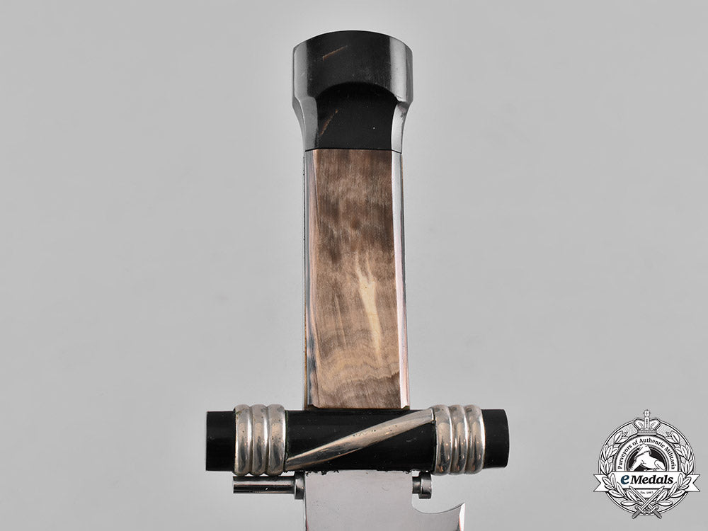 italy,_fascist_state._a_presentation_dagger_of13_th_legion_ccnn_commanding_officer,_c.1940_m19_5652_1_1