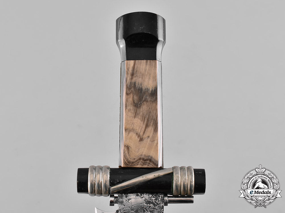 italy,_fascist_state._a_presentation_dagger_of13_th_legion_ccnn_commanding_officer,_c.1940_m19_5653_1_1