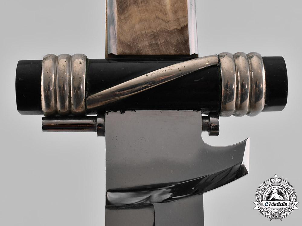 italy,_fascist_state._a_presentation_dagger_of13_th_legion_ccnn_commanding_officer,_c.1940_m19_5654_1_1