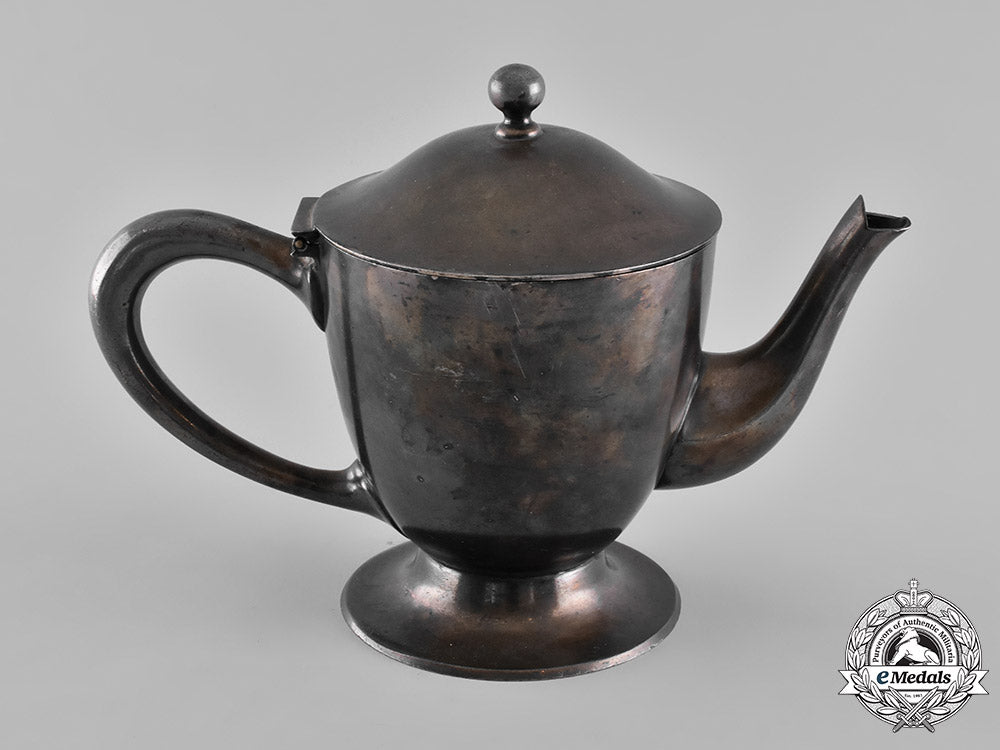 germany,_third_reich._a_teapot_from_the_nürnberger_deutsche_hof_m19_5670_1_2_1_1