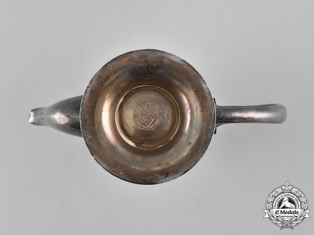 germany,_third_reich._a_teapot_from_the_nürnberger_deutsche_hof_m19_5671_1_2_1_1