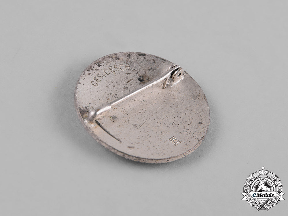 germany,_drk._a_red_cross_helper’s_service_badge,_by_hermann_aurich_m19_6506