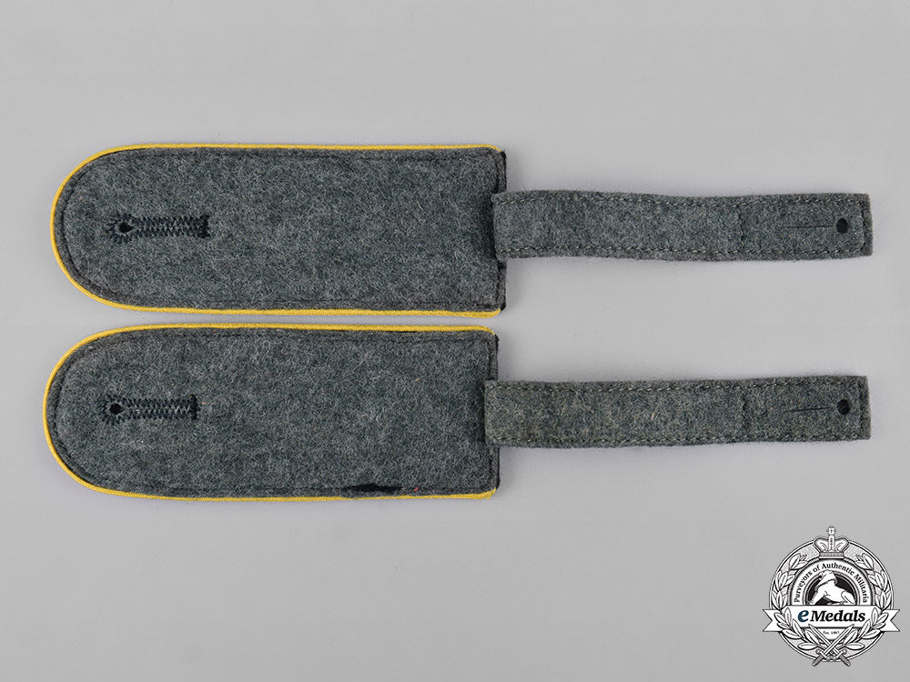 germany,_ss._a_set_of_waffen-_ss_mann_signals_shoulder_straps_m19_7101