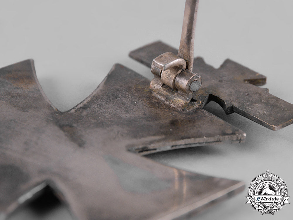 germany,_federal_republic._a1914_iron_cross_with_integrated1939_clasp,1957_version_m19_8771