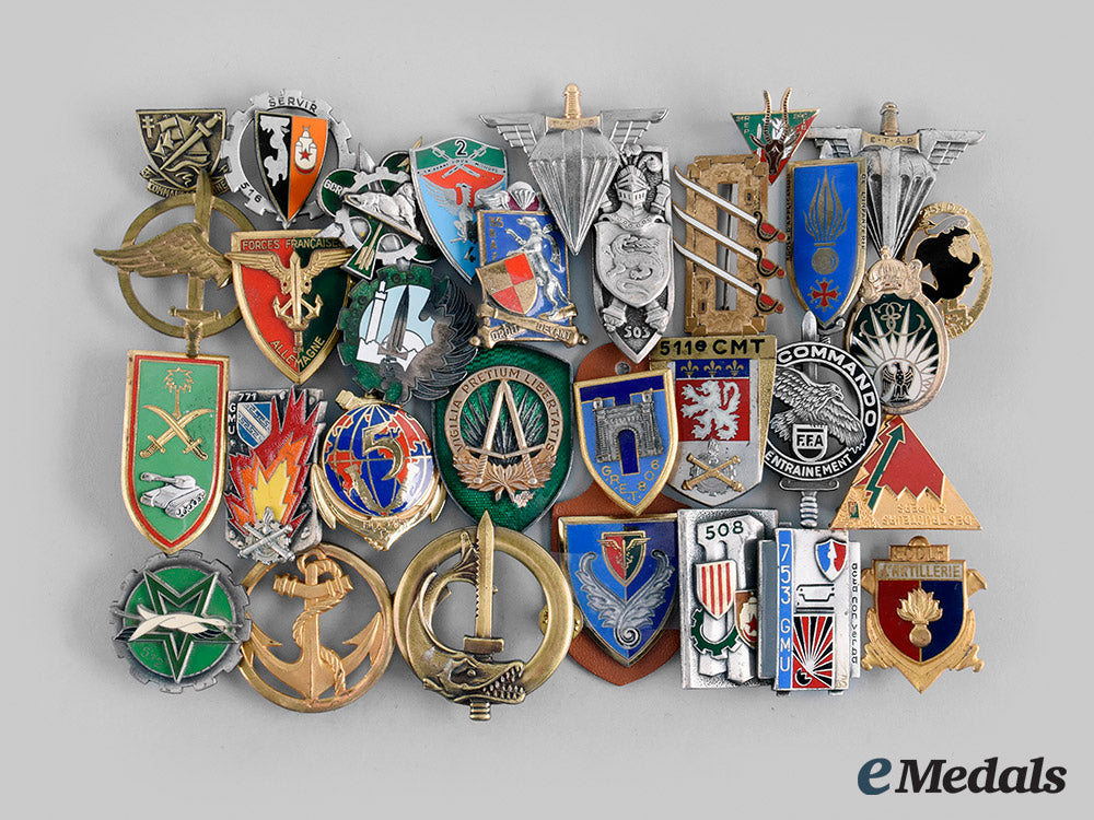 france,_v_republic._a_lot_of_thirty-_one_regimental_badges_m20_00159