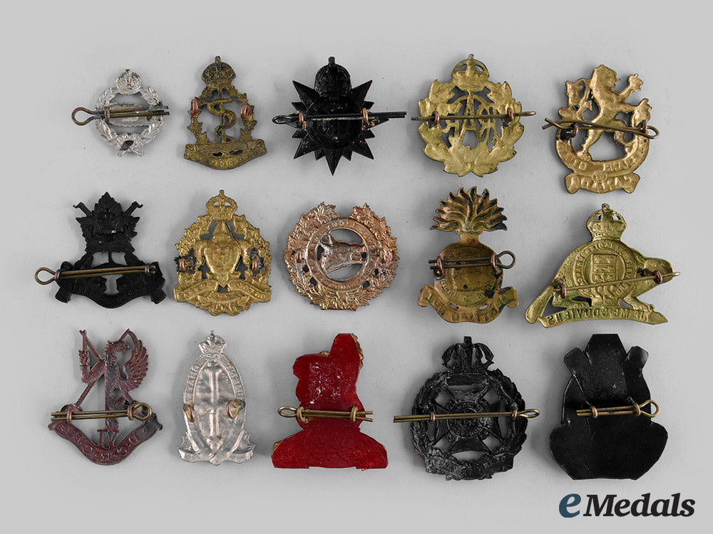 canada,_commonwealth._a_lot_of_fifteen_quebec_themed_regimental_badges_m20_00494_1
