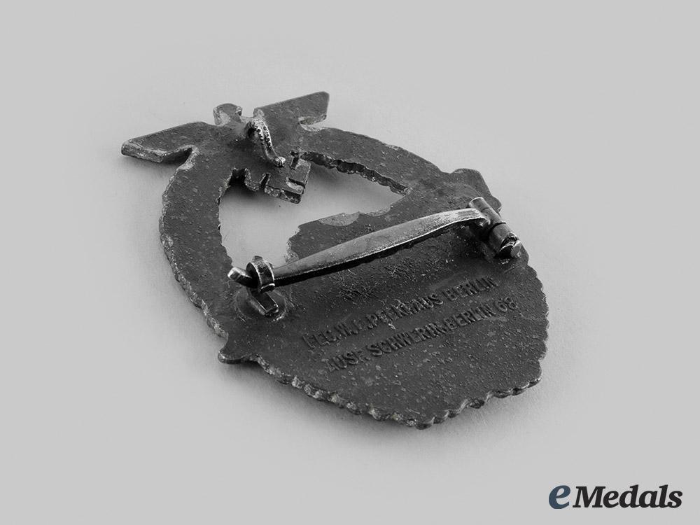 germany,_kriegsmarine._an_e-_boat_war_badge,_i_i_pattern,_by_schwerin_m20_00717_2_1_1_1