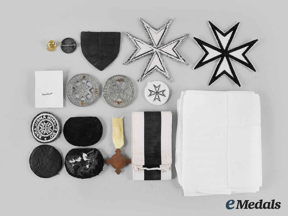 united_kingdom._a_lot_of_sixteen_st._john_ambulance_association_items_m20_01211_1